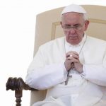 La rivelazione di Papa Francesco: “Un infermiere mi ha salvato la vita”